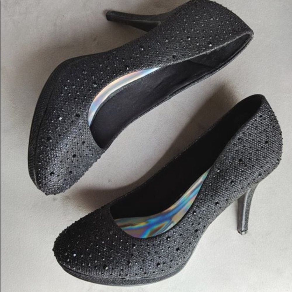 Black sparkly pumps